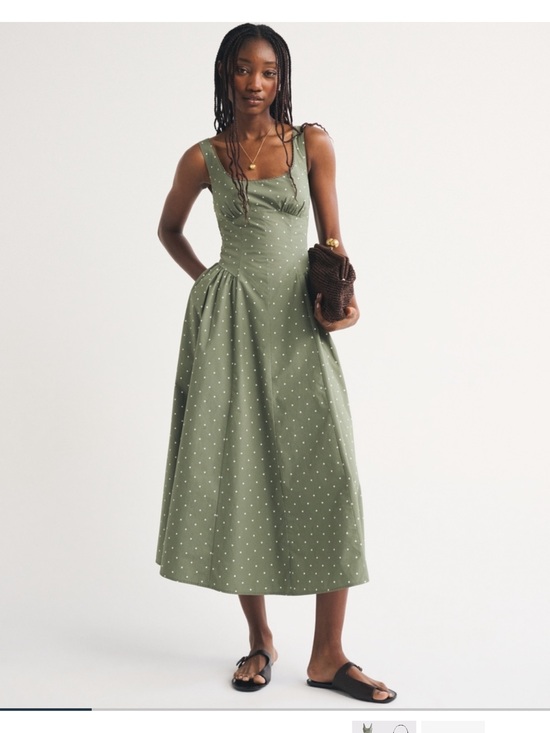 Abercrombie & Fitch Dresses & Skirts - Abercrombie Bra-Free Dylan Midi Dress